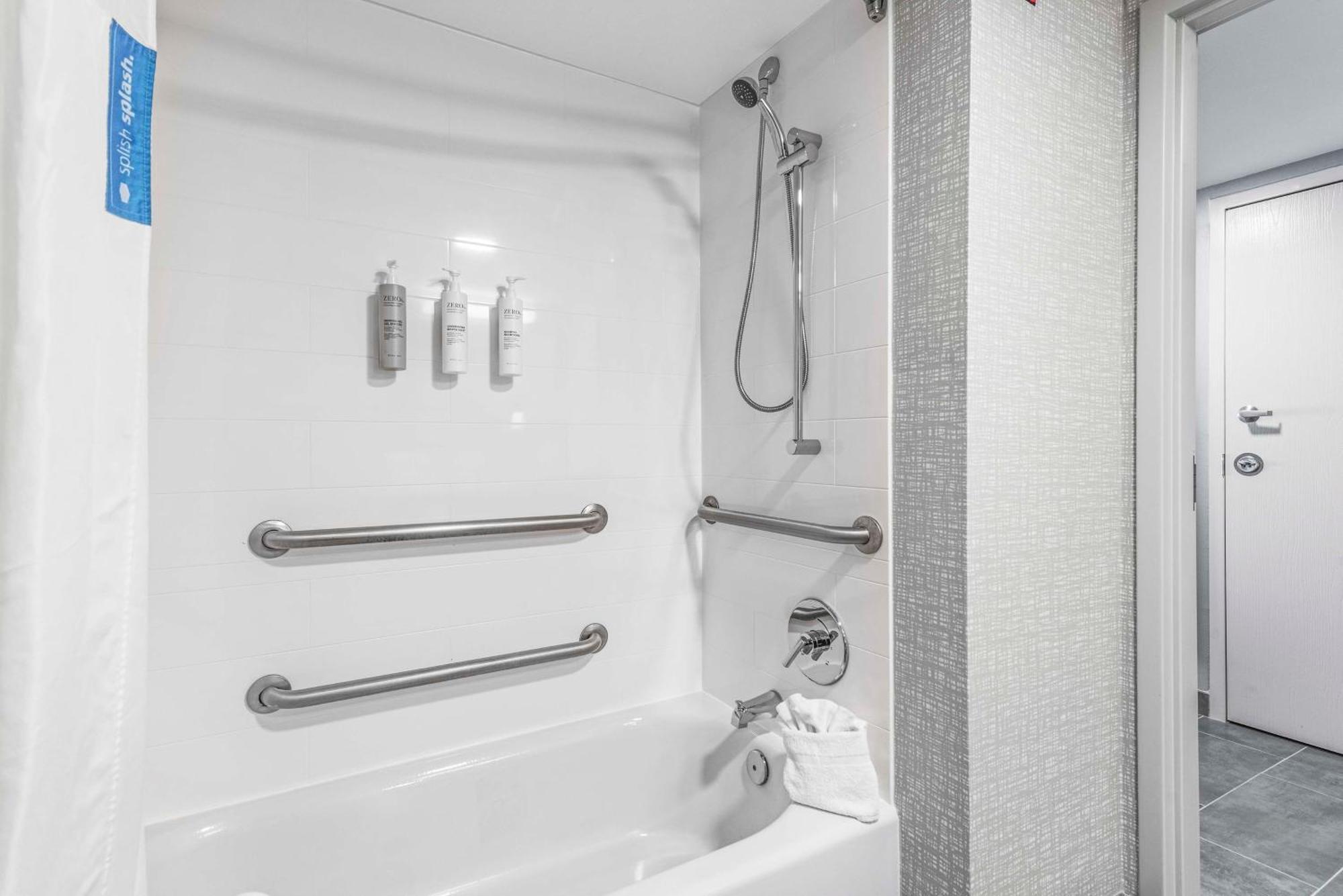 Hampton Inn Columbus-North Екстер'єр фото