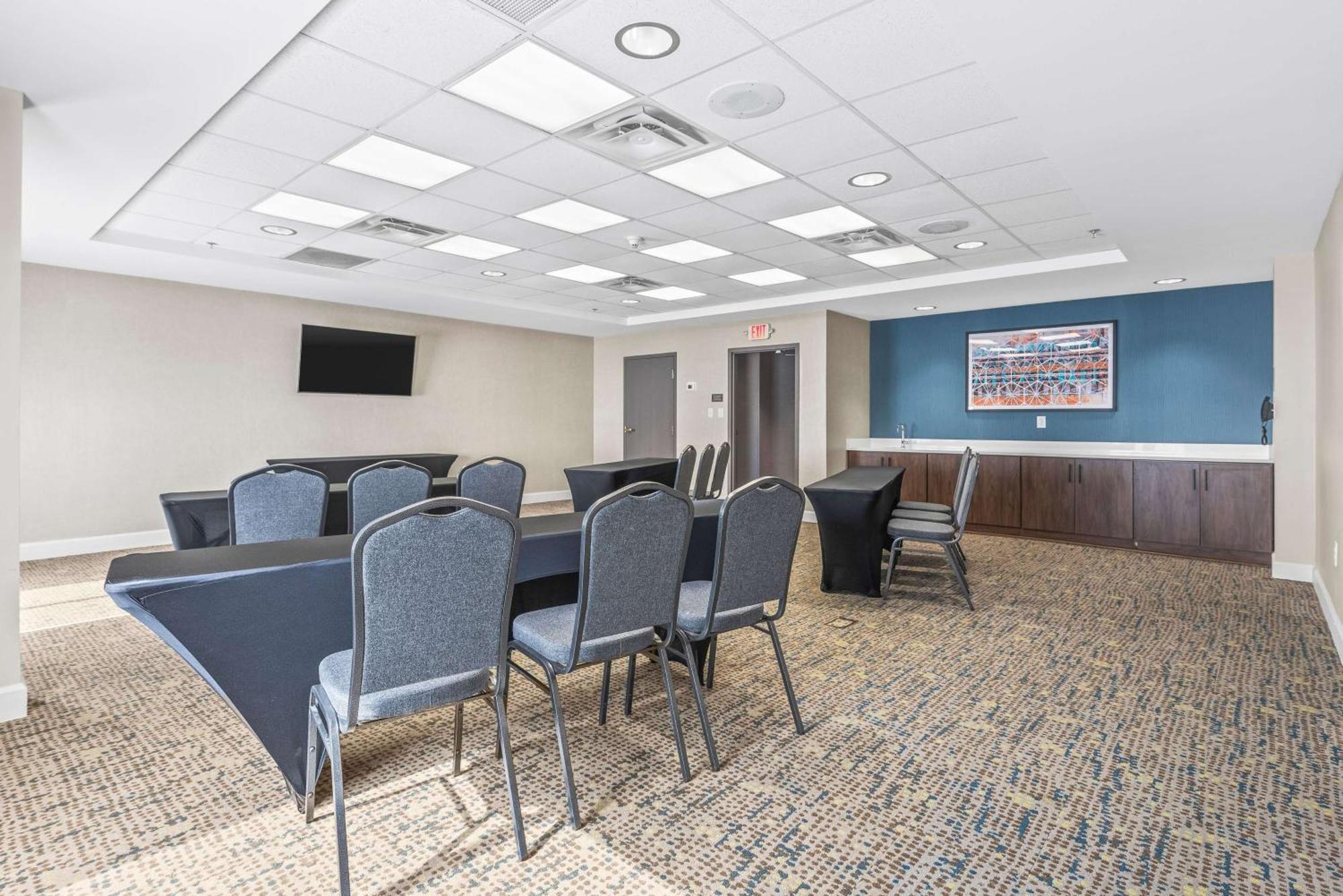 Hampton Inn Columbus-North Екстер'єр фото