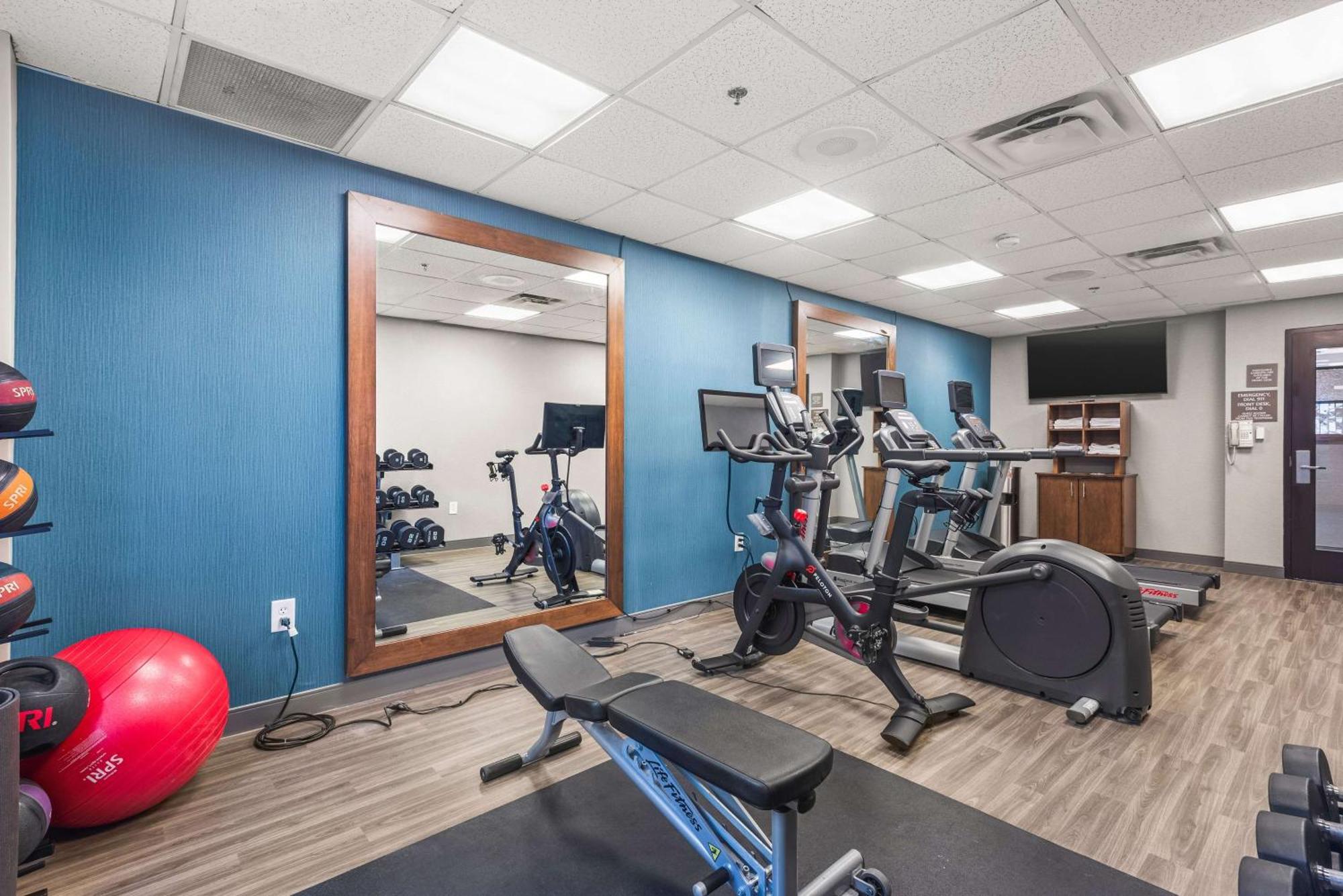 Hampton Inn Columbus-North Екстер'єр фото