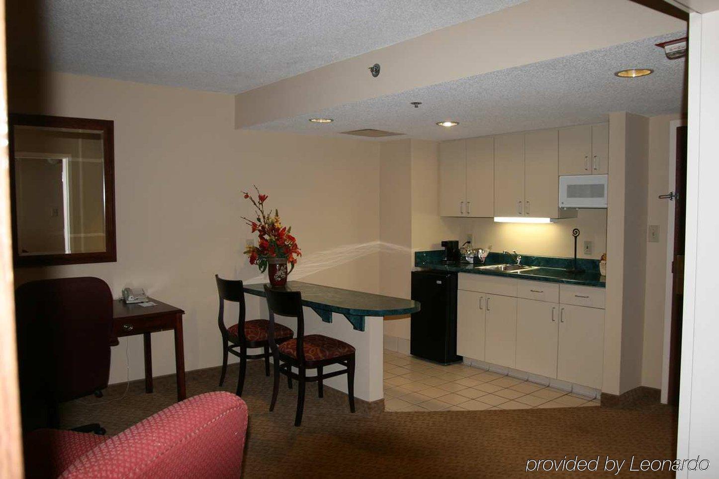 Hampton Inn Columbus-North Номер фото