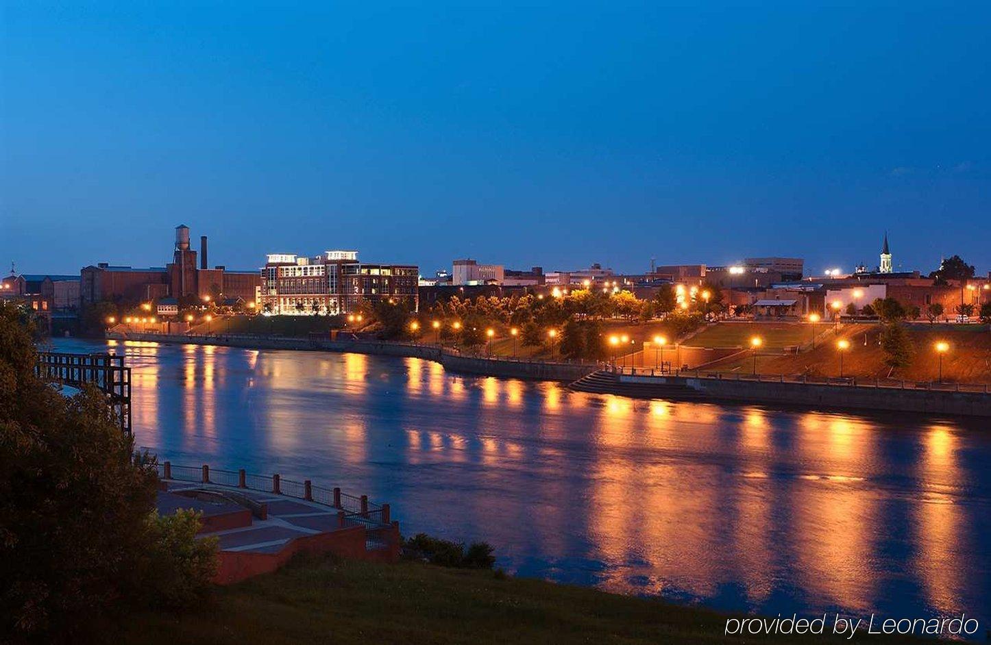 Hampton Inn Columbus-North Екстер'єр фото