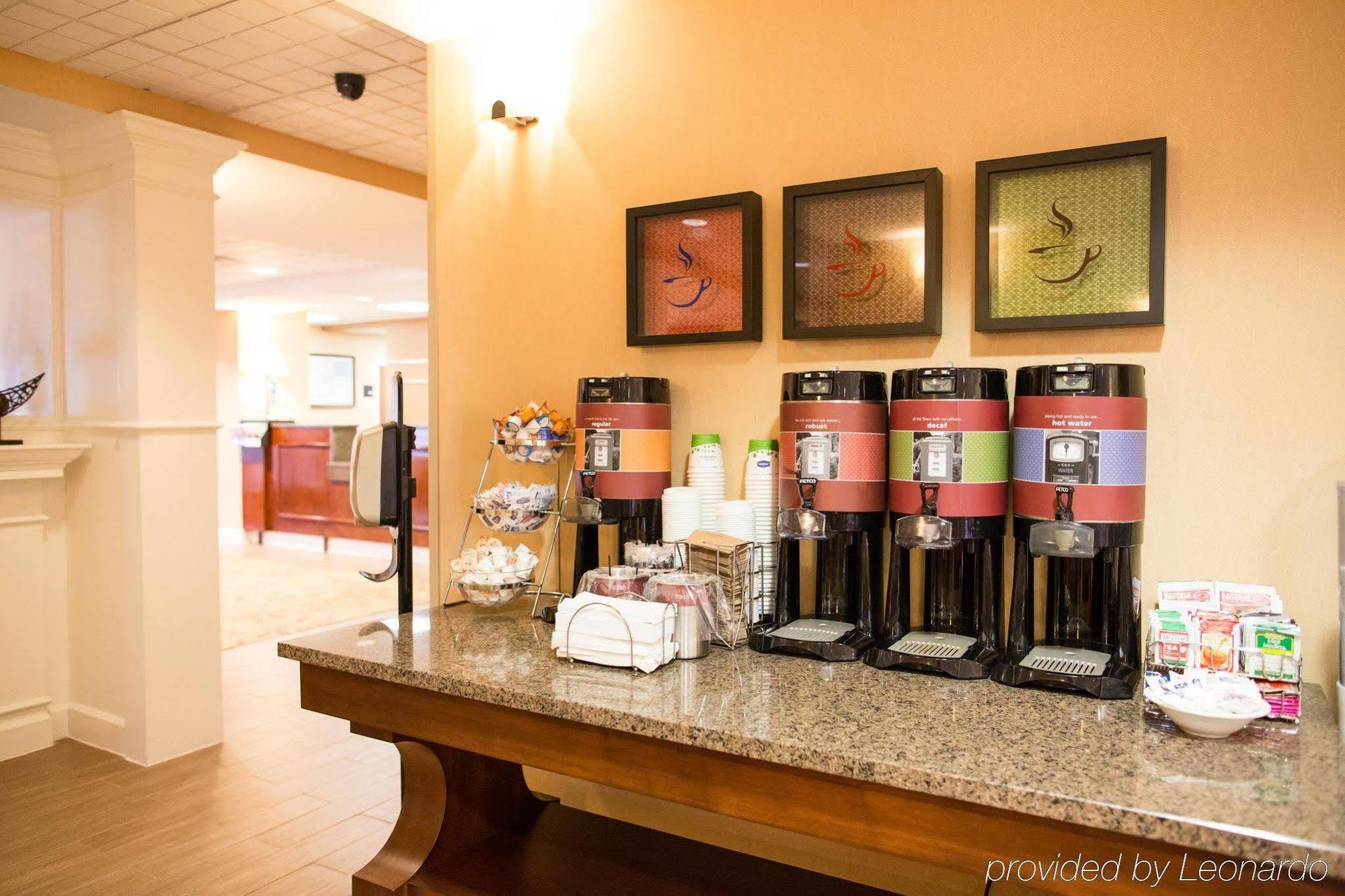 Hampton Inn Columbus-North Екстер'єр фото