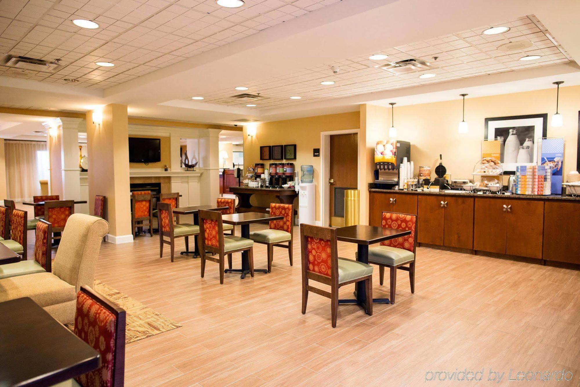Hampton Inn Columbus-North Екстер'єр фото